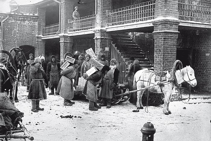 Иллюстрация к книге — Российская миссия. Забытая история о том, как Америка спасла Советский Союз от гибели [i_020.jpg]