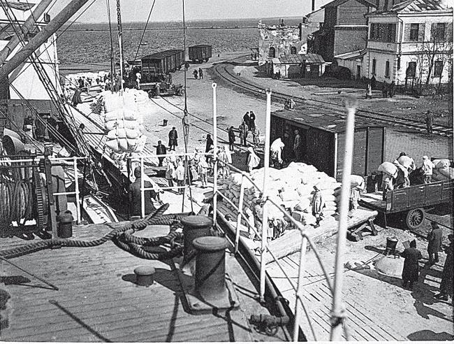 Иллюстрация к книге — Российская миссия. Забытая история о том, как Америка спасла Советский Союз от гибели [i_030.jpg]