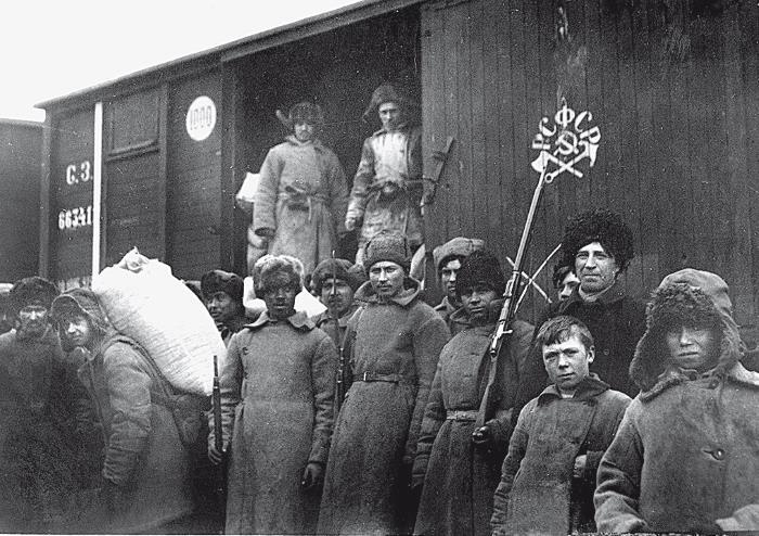 Иллюстрация к книге — Российская миссия. Забытая история о том, как Америка спасла Советский Союз от гибели [i_032.jpg]