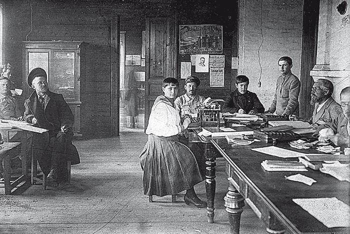 Иллюстрация к книге — Российская миссия. Забытая история о том, как Америка спасла Советский Союз от гибели [i_040.jpg]