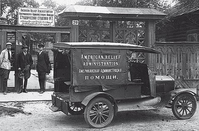 Иллюстрация к книге — Российская миссия. Забытая история о том, как Америка спасла Советский Союз от гибели [i_051.jpg]