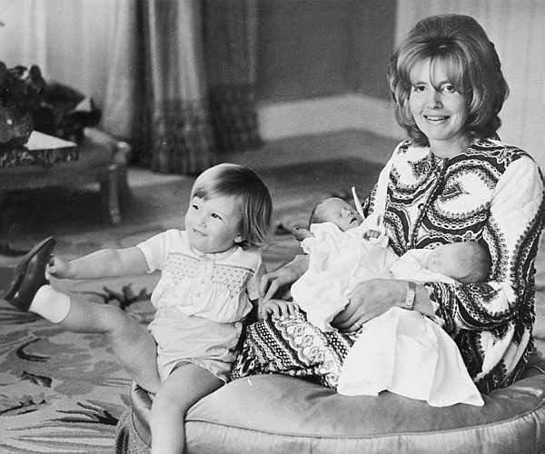 Иллюстрация к книге — Фрейлина. Моя невероятная жизнь в тени Королевы [i_010.jpg]