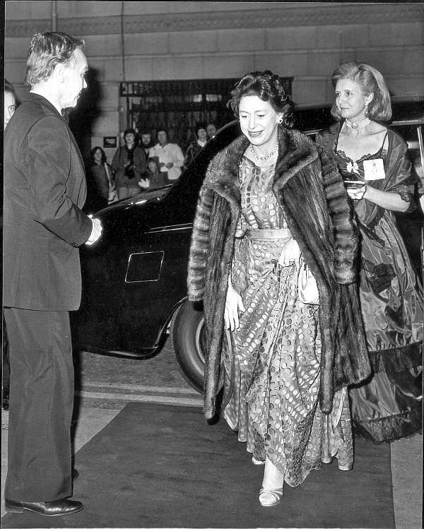 Иллюстрация к книге — Фрейлина. Моя невероятная жизнь в тени Королевы [i_011.jpg]