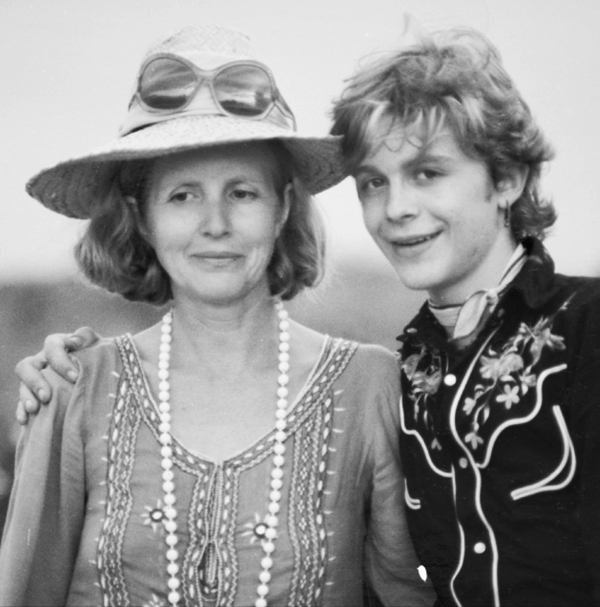 Иллюстрация к книге — Фрейлина. Моя невероятная жизнь в тени Королевы [i_015.jpg]