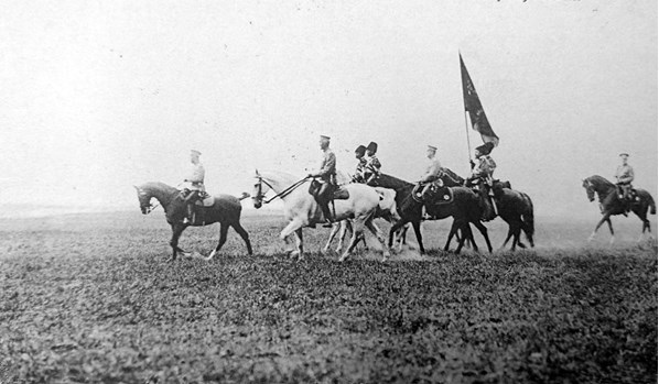 Иллюстрация к книге — Слухи, образы, эмоции. Массовые настроения россиян в годы войны и революции (1914–1918) [i_145.jpg]