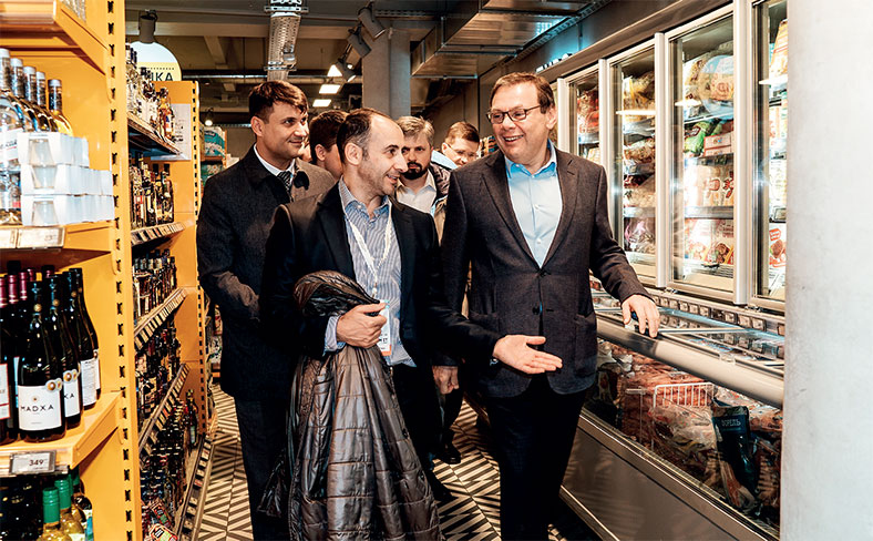 Иллюстрация к книге — Цивилизация X5. От магазинов без товаров до магазинов без продавцов. Как «Перекресток» и «Пятерочка» изменили российскую торговлю [i_025.jpg]