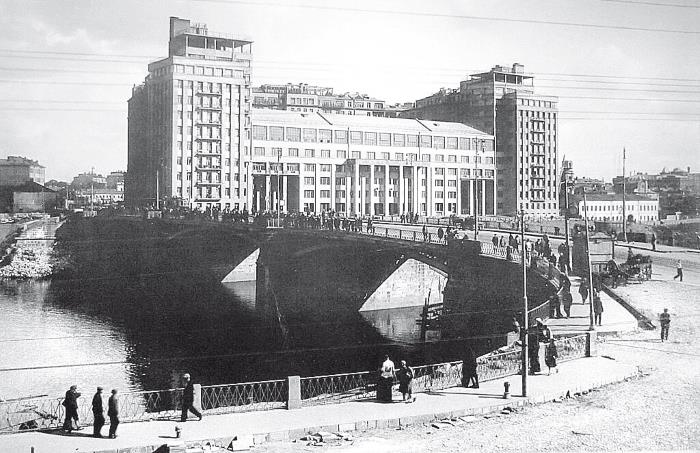 Иллюстрация к книге — Две Москвы: Метафизика столицы [i_052.jpg]