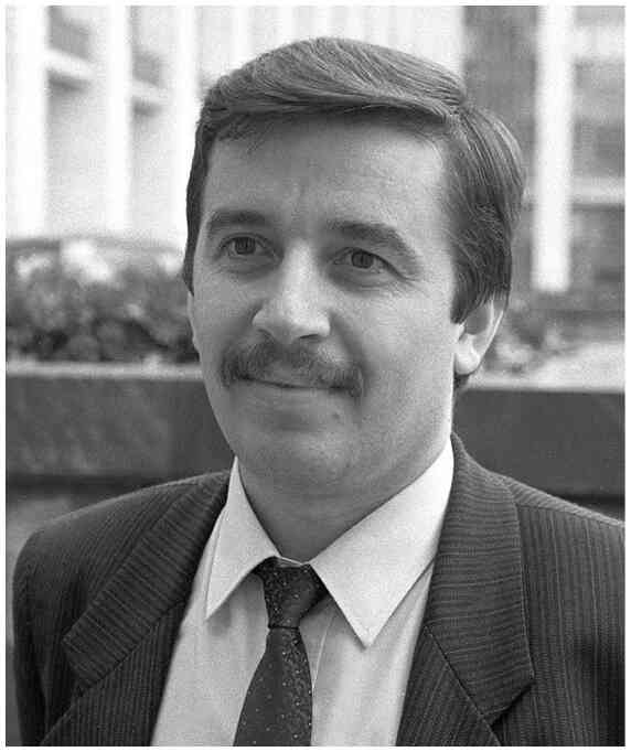 Иллюстрация к книге — Как я написал Конституцию эпохи Ельцина и Путина [i_013.jpg]