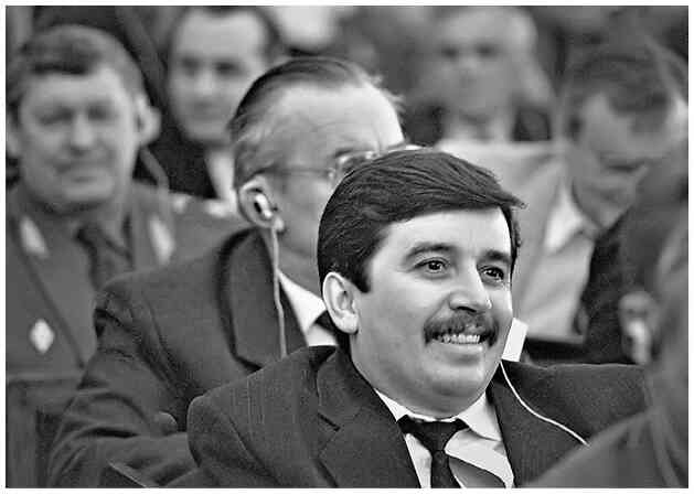 Иллюстрация к книге — Как я написал Конституцию эпохи Ельцина и Путина [i_021.jpg]