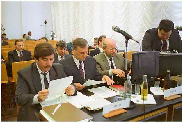 Иллюстрация к книге — Как я написал Конституцию эпохи Ельцина и Путина [i_027.jpg]