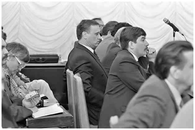 Иллюстрация к книге — Как я написал Конституцию эпохи Ельцина и Путина [i_028.jpg]