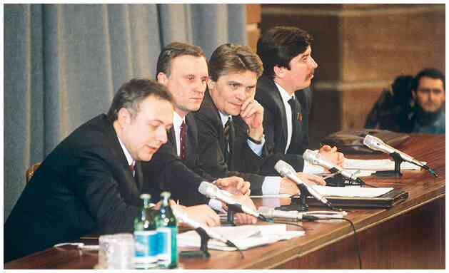 Иллюстрация к книге — Как я написал Конституцию эпохи Ельцина и Путина [i_033.jpg]