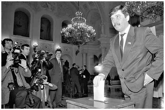 Иллюстрация к книге — Как я написал Конституцию эпохи Ельцина и Путина [i_034.jpg]