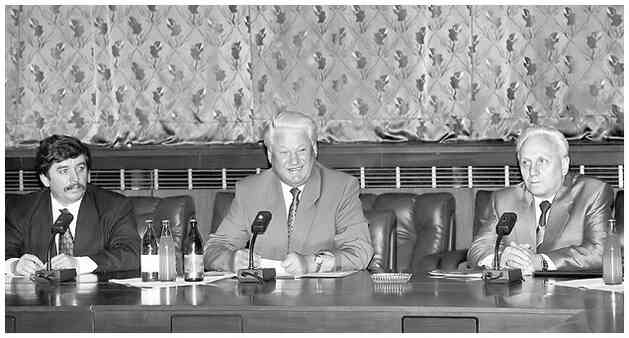 Иллюстрация к книге — Как я написал Конституцию эпохи Ельцина и Путина [i_048.jpg]