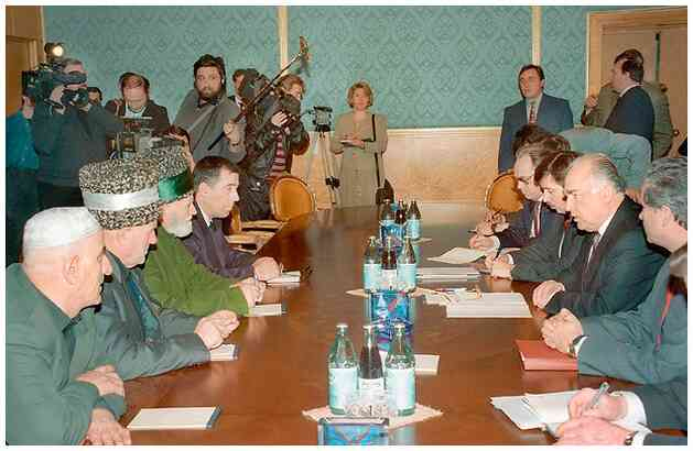 Иллюстрация к книге — Как я написал Конституцию эпохи Ельцина и Путина [i_049.jpg]