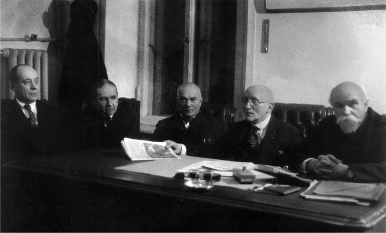 Иллюстрация к книге — Небесная голубизна ангельских одежд [i_014.jpg]