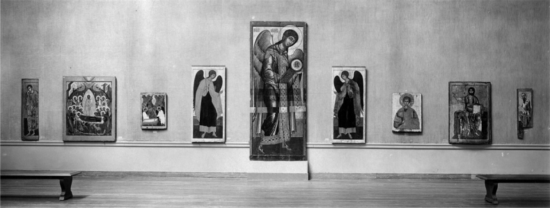 Иллюстрация к книге — Небесная голубизна ангельских одежд [i_038.jpg]