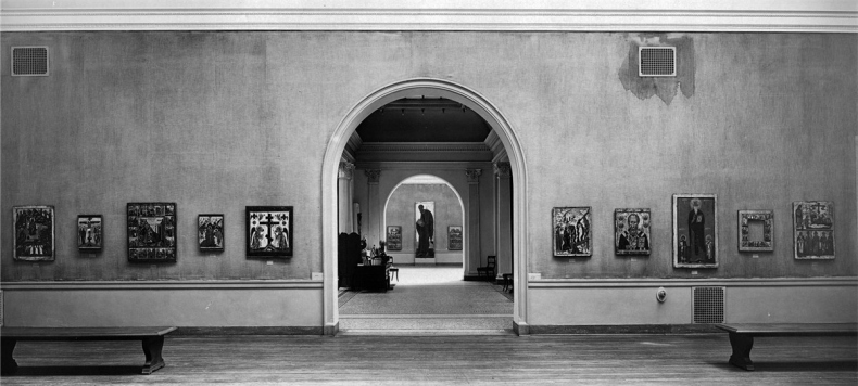 Иллюстрация к книге — Небесная голубизна ангельских одежд [i_039.jpg]