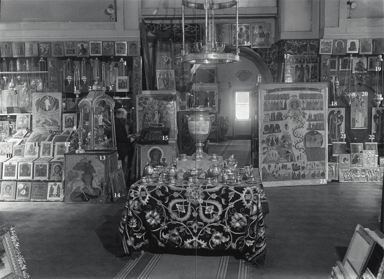 Иллюстрация к книге — Небесная голубизна ангельских одежд [i_103.jpg]