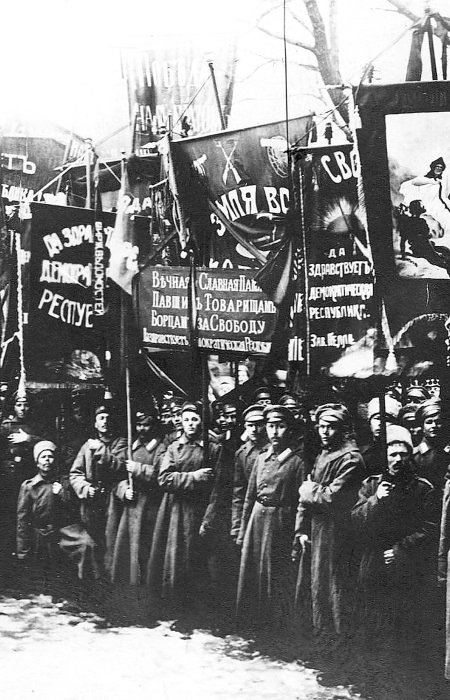 Иллюстрация к книге — Мятежный Петербург. Сто лет бунтов, восстаний и революций в городском фольклоре [i_001.jpg]