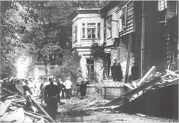 Иллюстрация к книге — Мятежный Петербург. Сто лет бунтов, восстаний и революций в городском фольклоре [i_033.jpg]