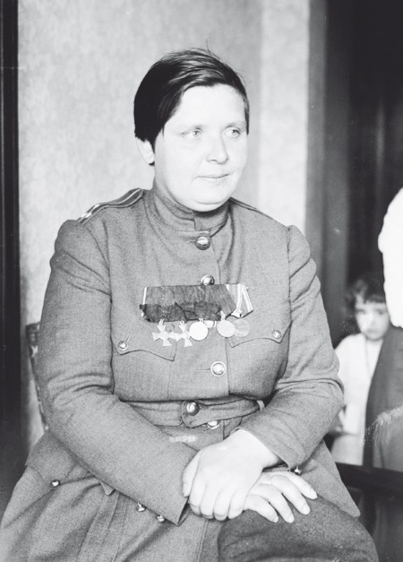 Иллюстрация к книге — Мятежный Петербург. Сто лет бунтов, восстаний и революций в городском фольклоре [i_057.jpg]