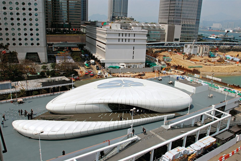 Иллюстрация к книге — Оранжевая собака из воздушных шаров. Дутые сенсации и подлинные шедевры: что и как на рынке современного искусства [i_011.jpg]