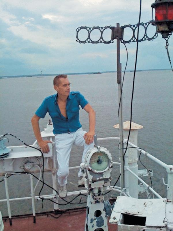 Иллюстрация к книге — Георгий Гурьянов: «Я и есть искусство» [img_46.jpg]