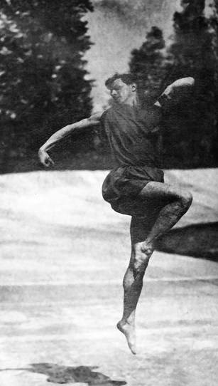 Иллюстрация к книге — Свободный танец в России. История и философия [i_024.jpg]