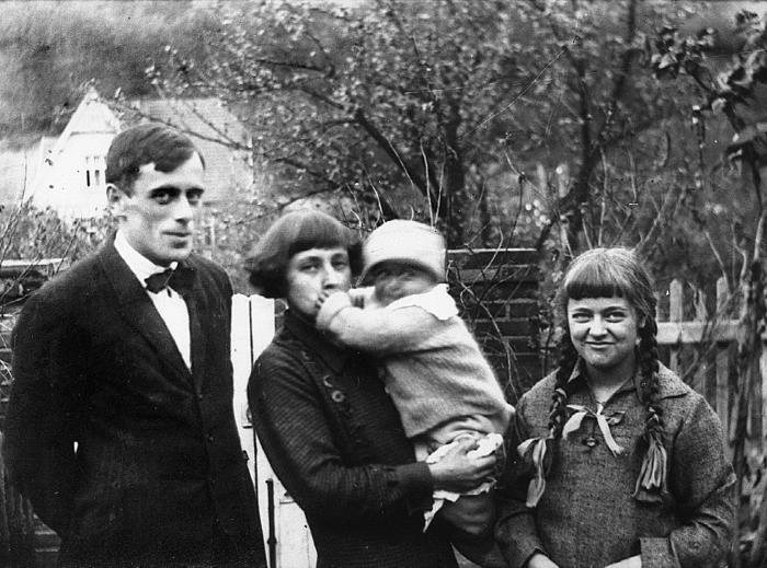 Иллюстрация к книге — Парижские мальчики в сталинской Москве [i_014.jpg]