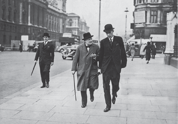 Иллюстрация к книге — Лорд Галифакс: Святой Лис [i_023.jpg]