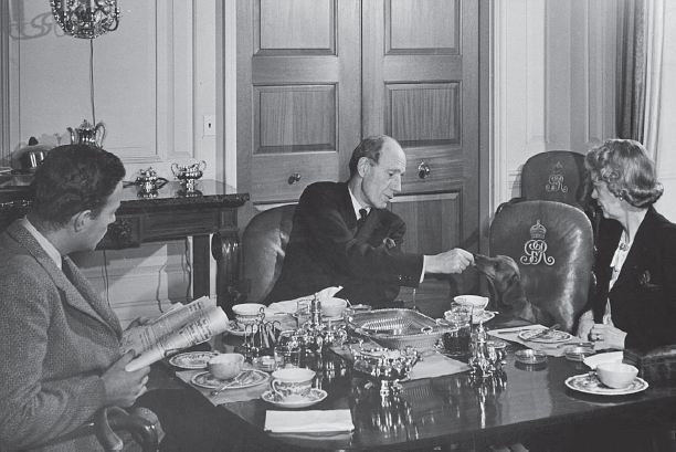 Иллюстрация к книге — Лорд Галифакс: Святой Лис [i_025.jpg]