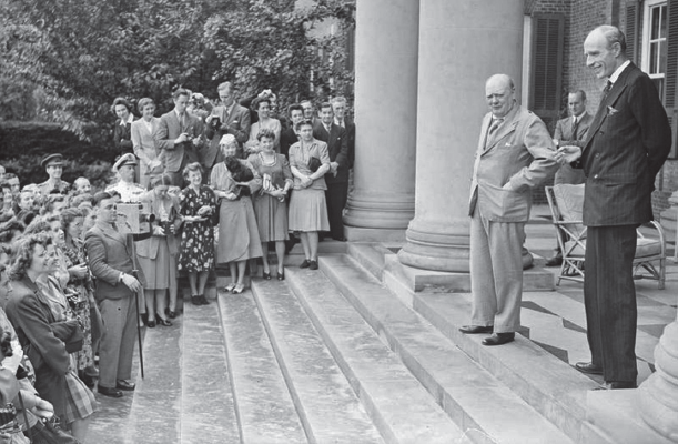 Иллюстрация к книге — Лорд Галифакс: Святой Лис [i_026.jpg]