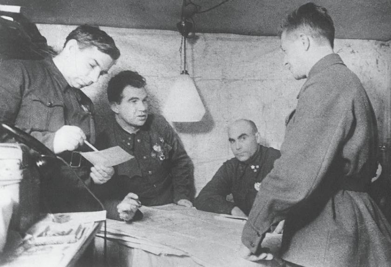 Иллюстрация к книге — От Сталинграда до Берлина. Воспоминания командующего [i_003.jpg]