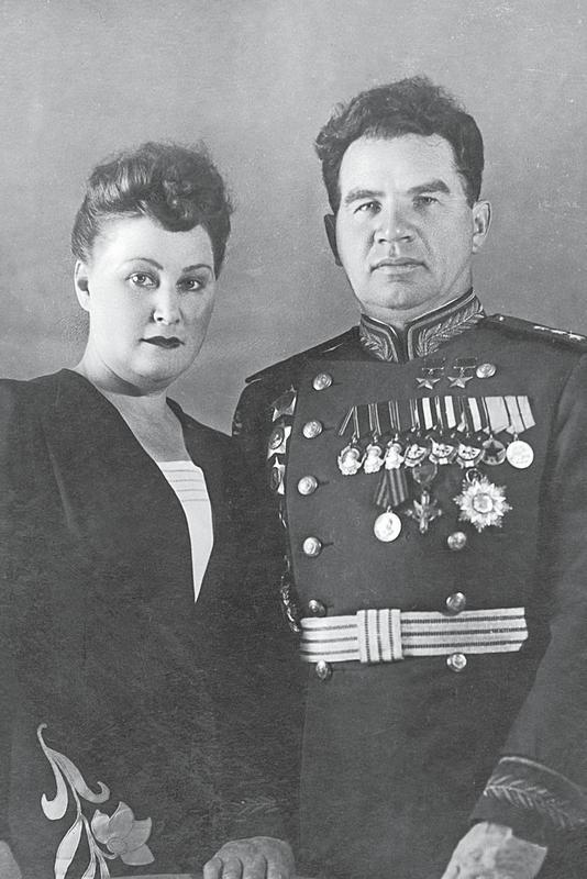 Иллюстрация к книге — От Сталинграда до Берлина. Воспоминания командующего [i_014.jpg]