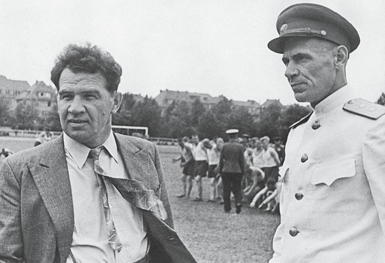 Иллюстрация к книге — От Сталинграда до Берлина. Воспоминания командующего [i_016.jpg]