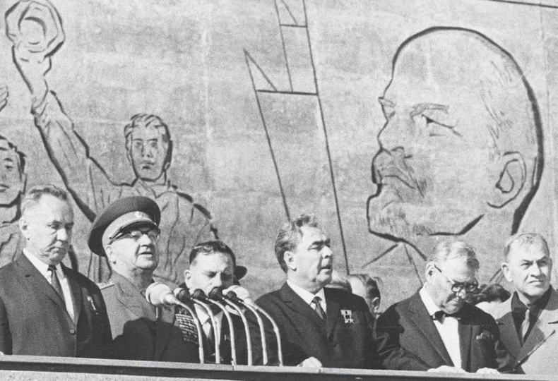 Иллюстрация к книге — От Сталинграда до Берлина. Воспоминания командующего [i_024.jpg]