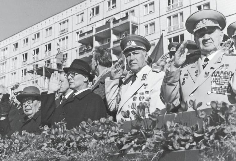 Иллюстрация к книге — От Сталинграда до Берлина. Воспоминания командующего [i_031.jpg]