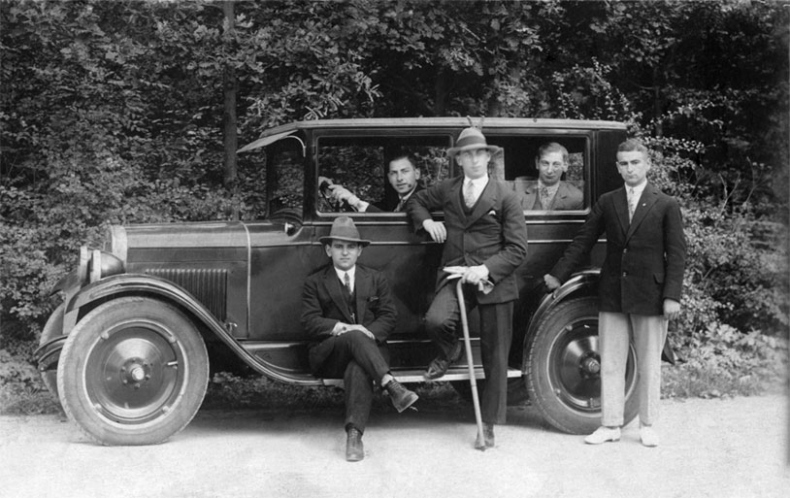 Иллюстрация к книге — В поисках Лин. История о войне и о семье, утраченной и обретенной [i_002.jpg]