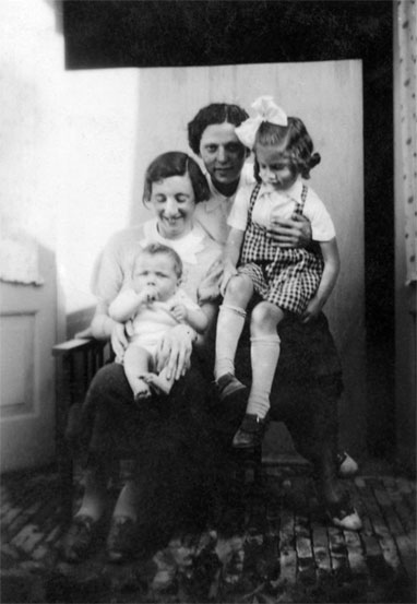 Иллюстрация к книге — В поисках Лин. История о войне и о семье, утраченной и обретенной [i_008.jpg]