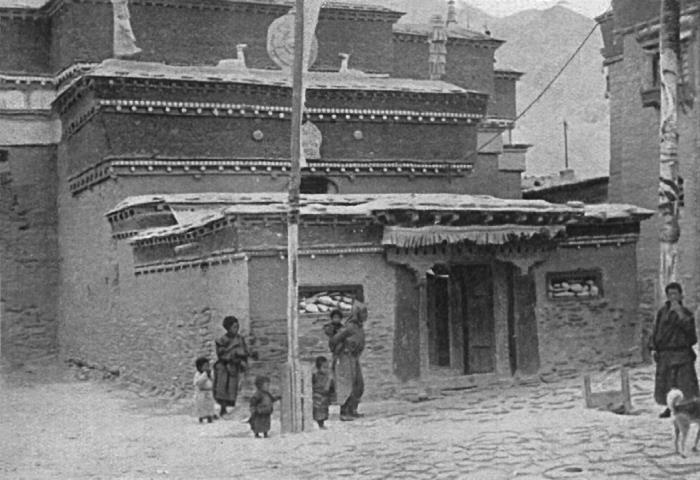 Иллюстрация к книге — Святые и разбойники неизведанного Тибета. Дневник экспедиции в Западный Тибет [i_008.jpg]