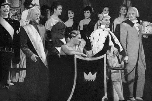 Иллюстрация к книге — Тень. Голый король [i_017.jpg]