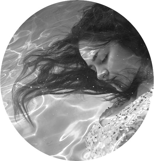 Иллюстрация к книге — Секта. Невероятная история девушки, сбежавшей из секс-культа [i_001.jpg]