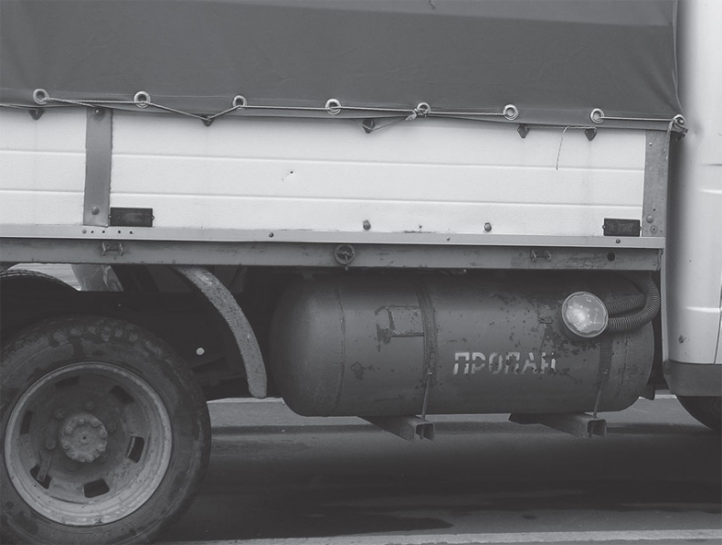 Иллюстрация к книге — История нефти. «Чёрное золото» – универсальный продукт [i_021.jpg]