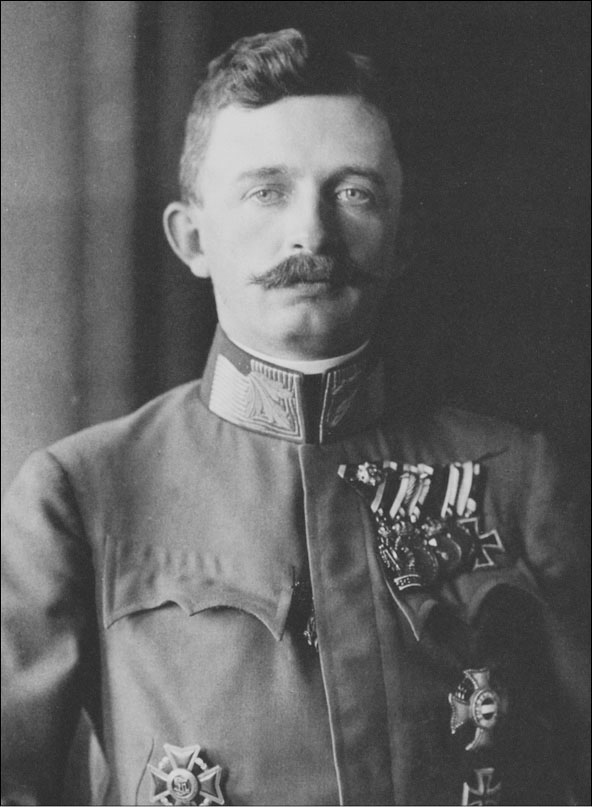 Иллюстрация к книге — В дни мировой войны. Мемуары министра иностранных дел Австро-Венгрии [i_016.jpg]