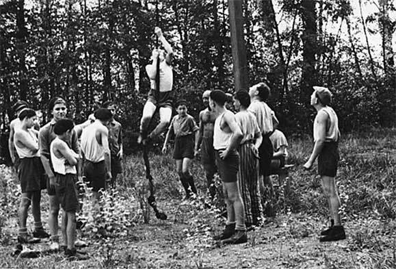 Иллюстрация к книге — Мальчик из Бухенвальда. Невероятная история ребенка, пережившего Холокост [i_010.jpg]