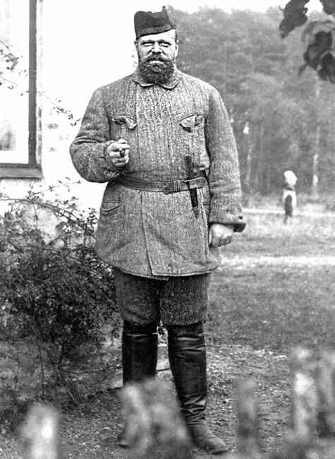 Иллюстрация к книге — Фавориты императорского двора. От Василия Голицына до Матильды Кшесинской [i_178.jpg]