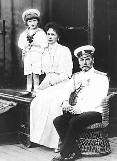 Иллюстрация к книге — Фавориты императорского двора. От Василия Голицына до Матильды Кшесинской [i_206.jpg]