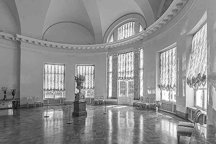 Иллюстрация к книге — Фавориты императорского двора. От Василия Голицына до Матильды Кшесинской [i_209.jpg]