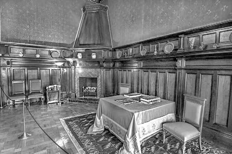 Иллюстрация к книге — Фавориты императорского двора. От Василия Голицына до Матильды Кшесинской [i_210.jpg]